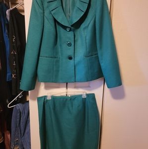 Size 14 Green Le Suit